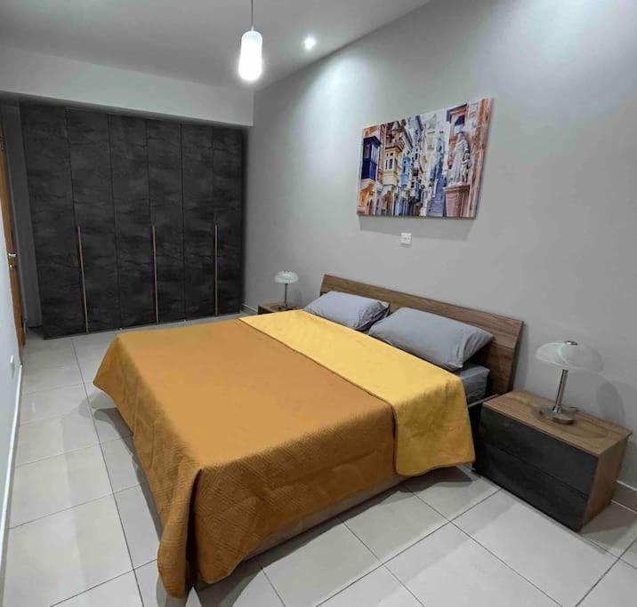 Апартаменты A Flat In The Heart Of Bugibba Сент-Полс-Бей Экстерьер фото